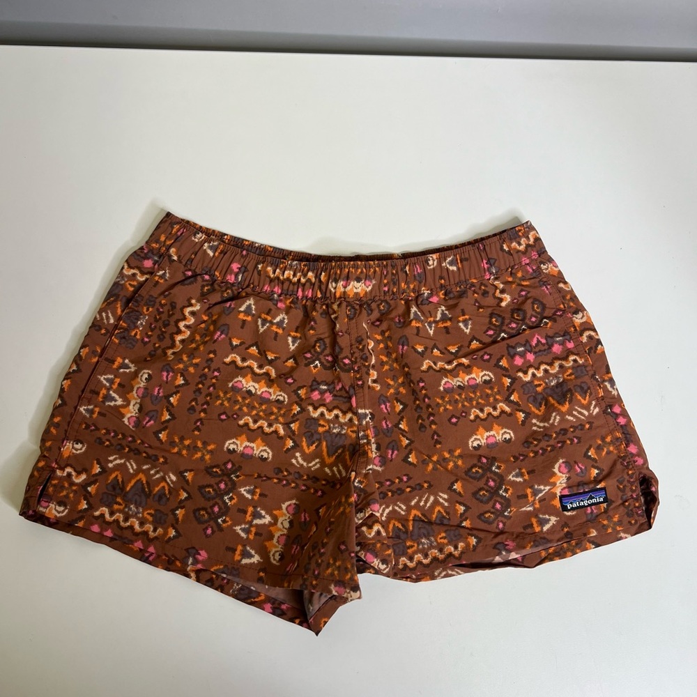 Patagonia Women’s Barely Baggies Shorts 2.5” Size M Medium Orange Red Pattern - Picture 2 of 8